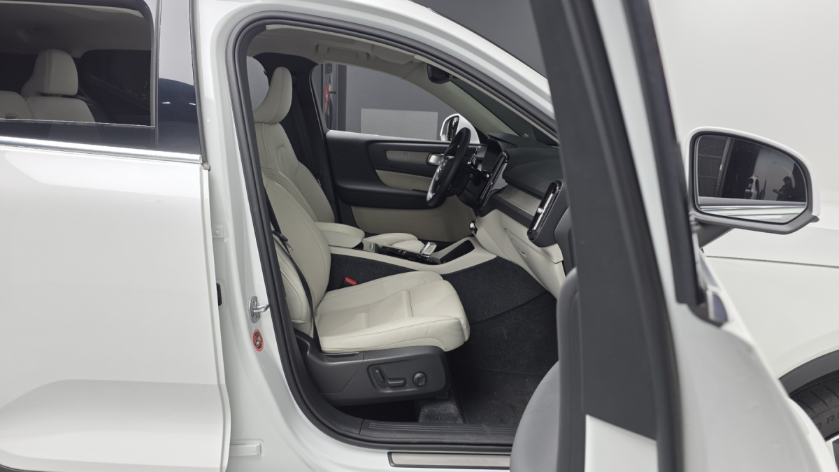 Volvo XC40, 2024 — фото 10 из 12