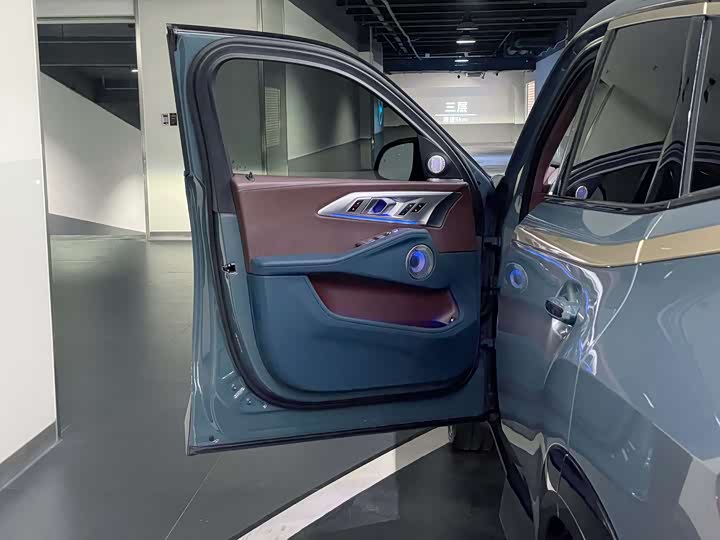 BMW XM, 2023 — фото 6 из 9