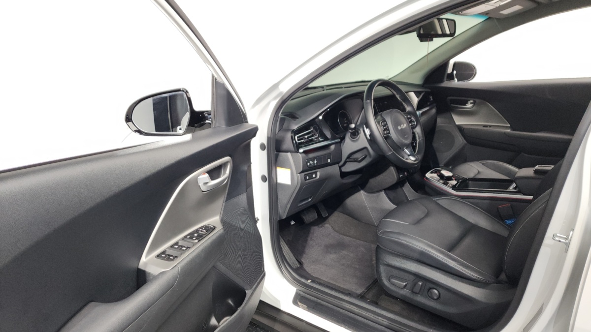 Kia Niro, 2023 — фото 9 из 12