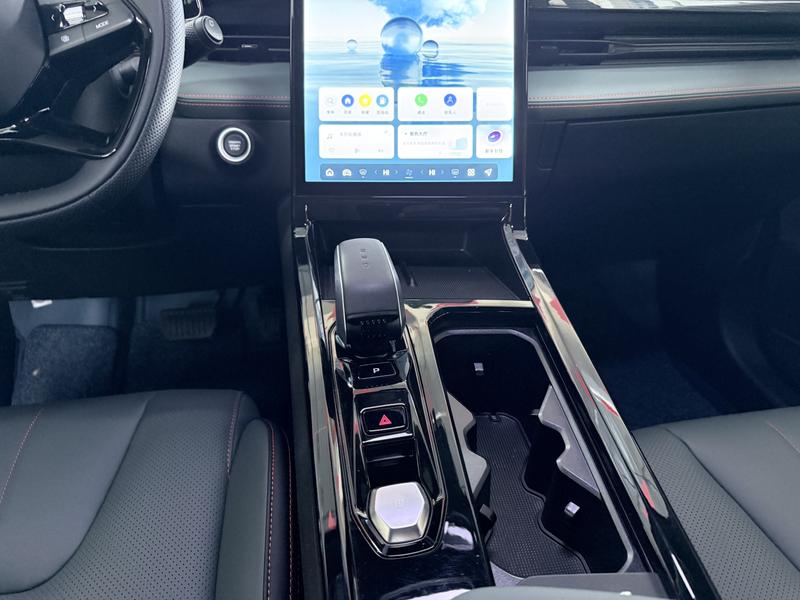 Geely Atlas, 2024 — фото 11 из 12