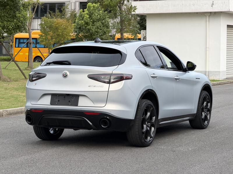 Alfa Romeo Stelvio, 2023 — фото 6 из 11