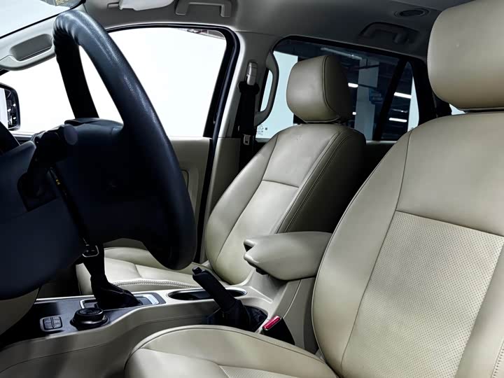 Ford Everest, 2023 — фото 6 из 9