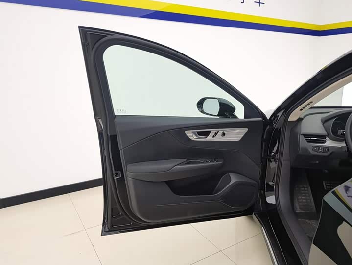 Hongqi E-QM5, 2025 — фото 7 из 9