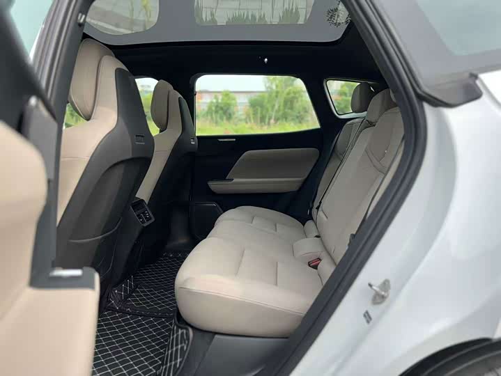 Volvo XC70 Hybrid, 2025 — фото 5 из 9