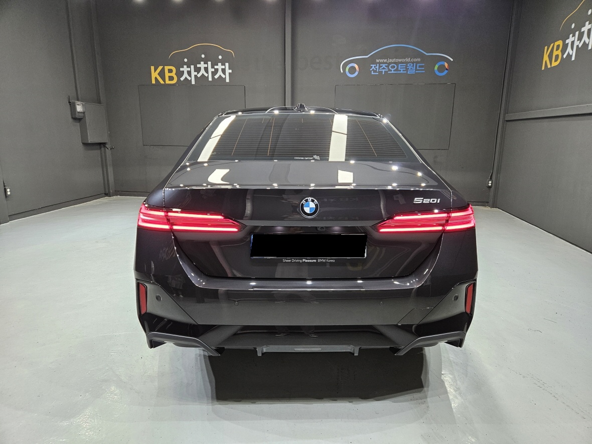 BMW 5 Series, 2025 — фото 4 из 12