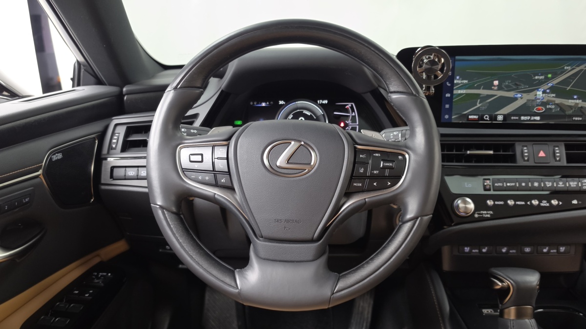 Lexus ES, 2023 — фото 12 из 12