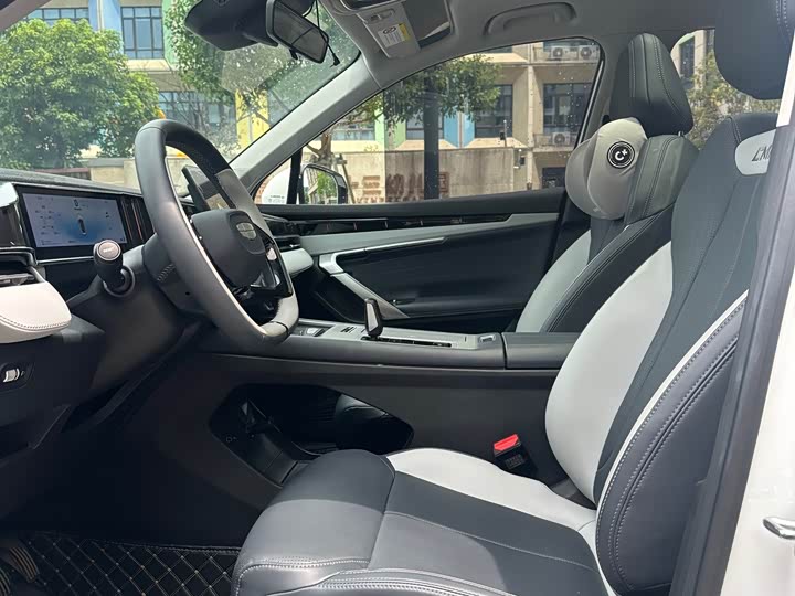 Geely Atlas L, 2024 — фото 4 из 9