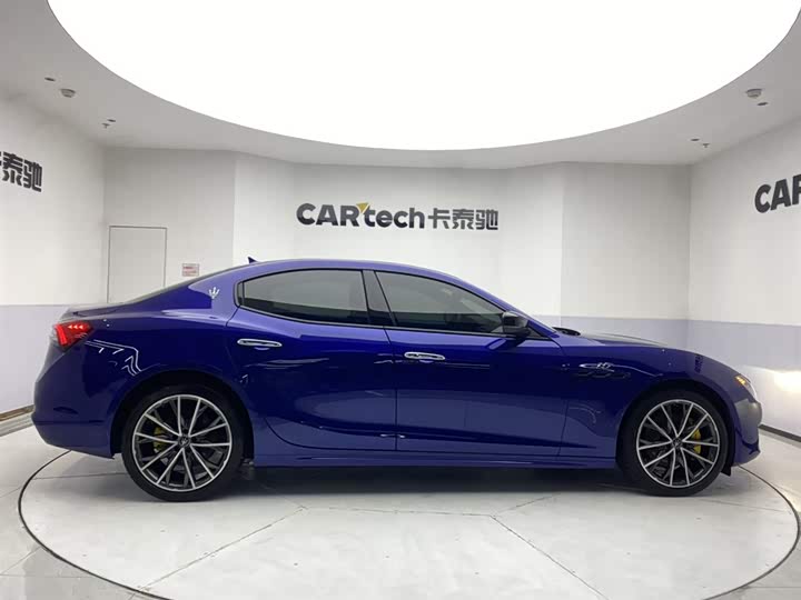 Maserati Ghibli, 2022 — фото 4 из 9