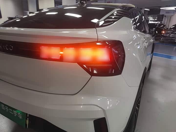 Lynk & Co 05 EM-P Hybrid, 2023 — фото 8 из 9