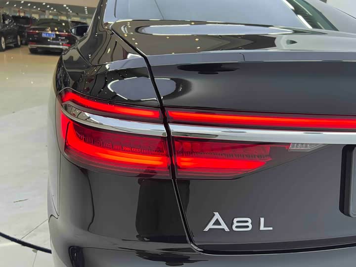 Audi A8, 2022 — фото 8 из 9
