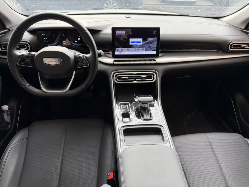 Geely Emgrand, 2025 — фото 7 из 12