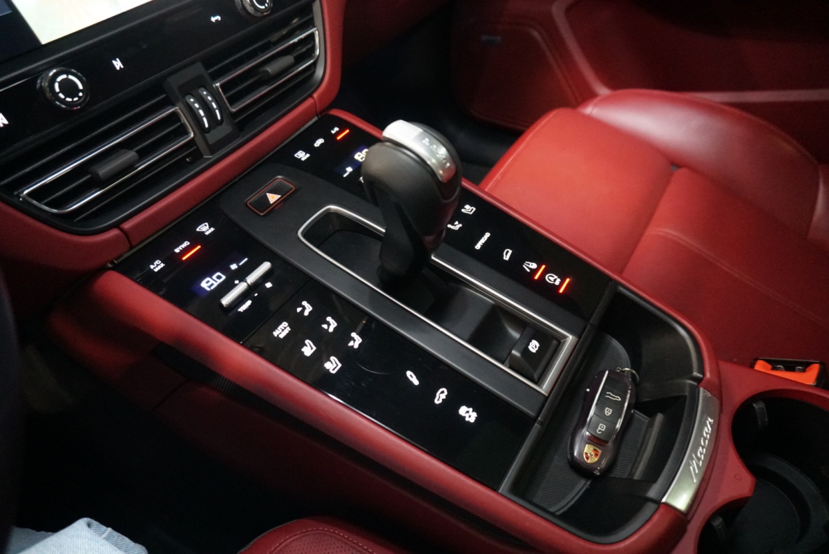 Porsche Macan, 2022 — фото 8 из 12