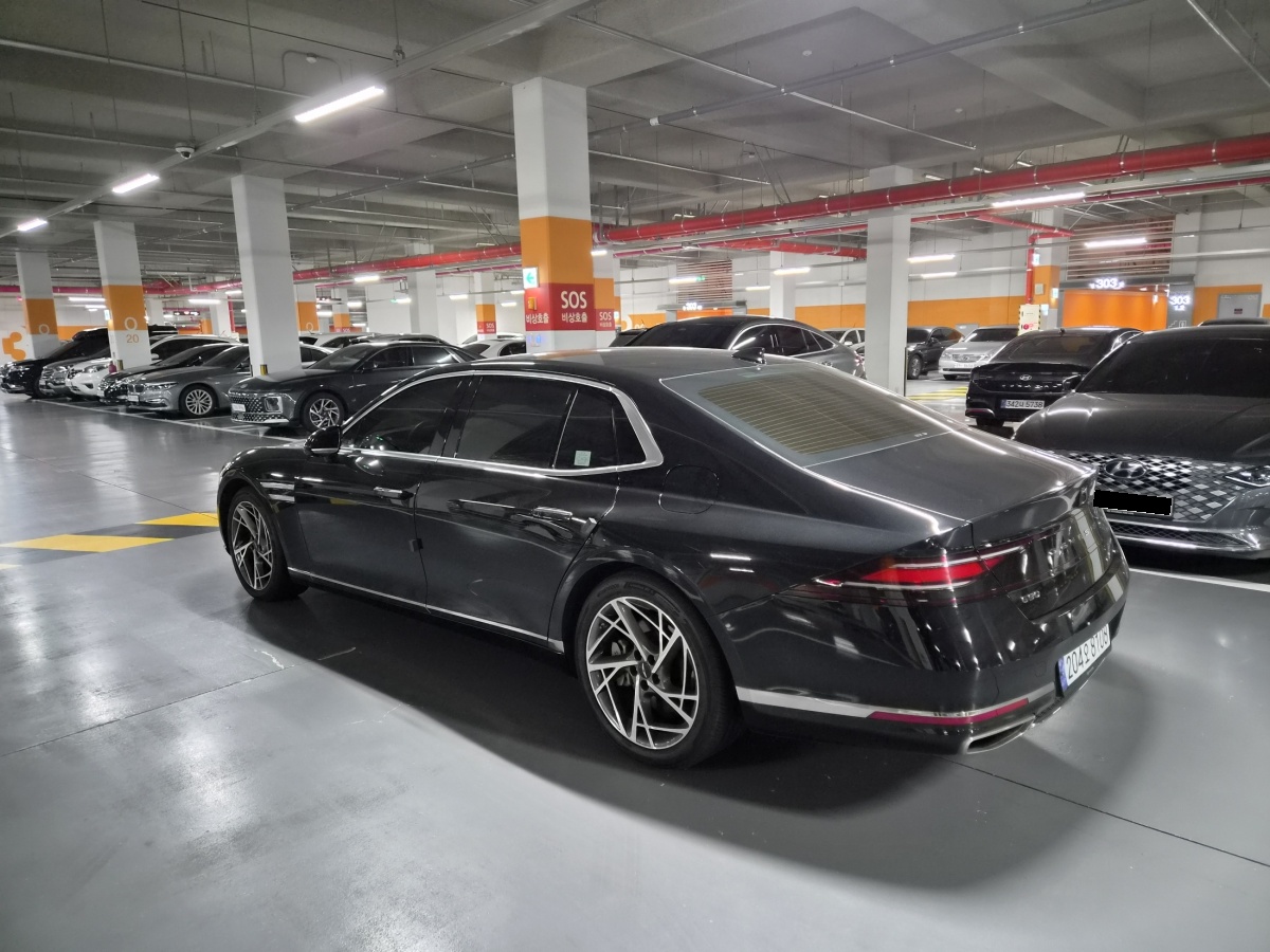 Genesis G90, 2022 — фото 2 из 12