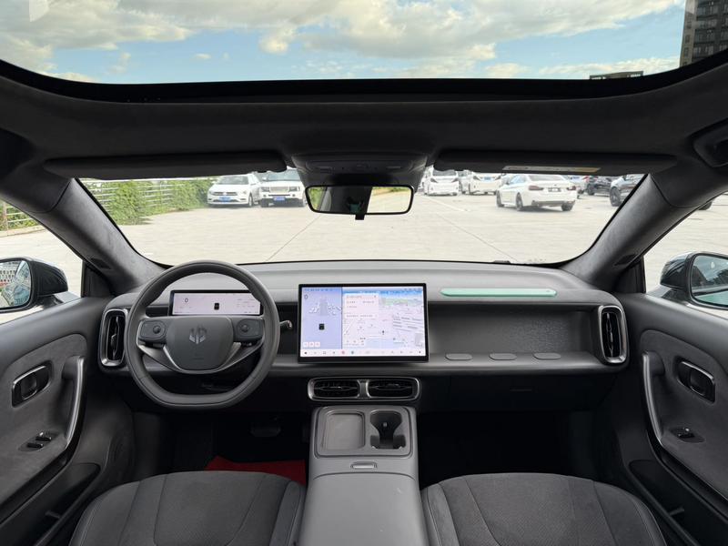 Leapmotor Lafa5, 2026 — фото 8 из 12