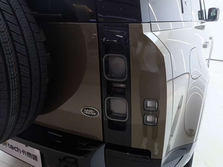 Land Rover Defender, 2022 — фото 8 из 9