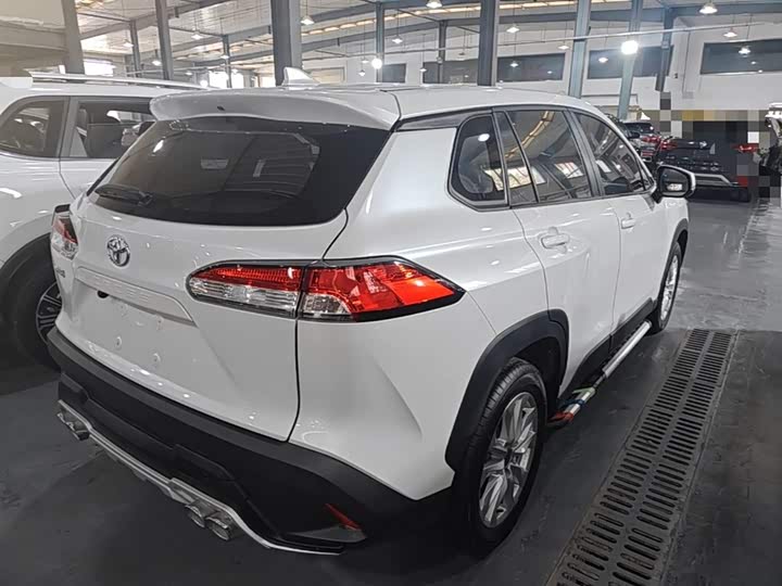 Toyota Corolla Cross, 2024 — фото 5 из 9