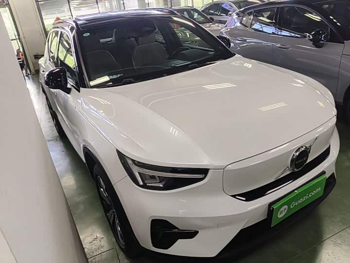 Volvo XC40 EV, 2023 — фото 4 из 9