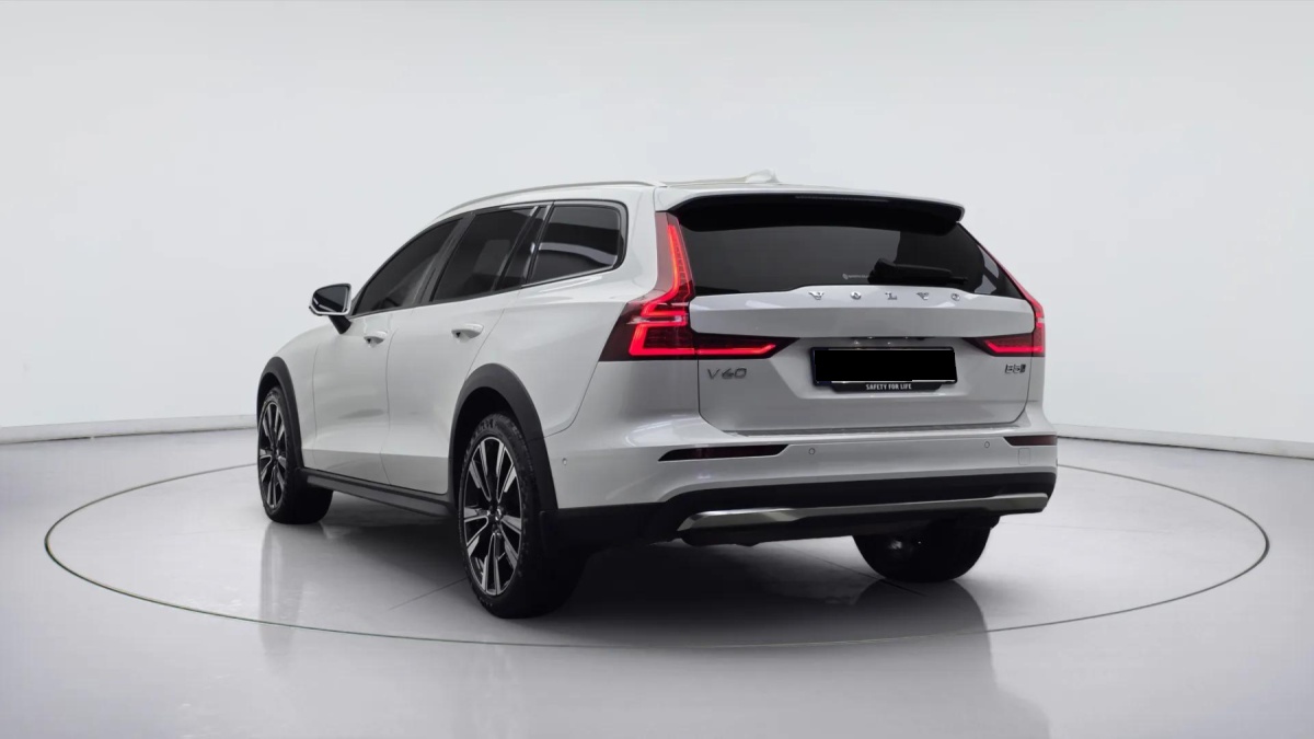 Volvo V60, 2023 — фото 4 из 12