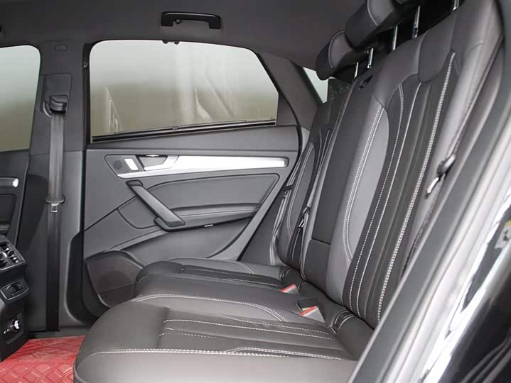 Audi Q5L Sportback, 2024 — фото 8 из 9