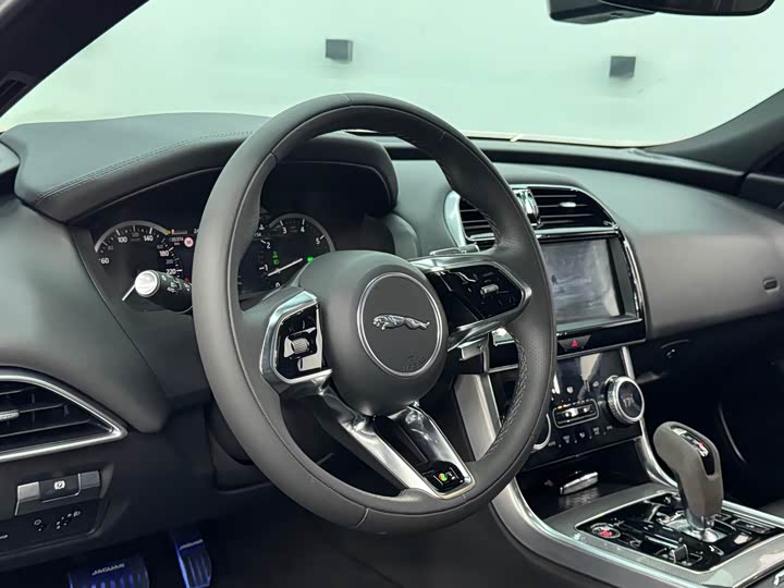 Jaguar XE L, 2023 — фото 6 из 9