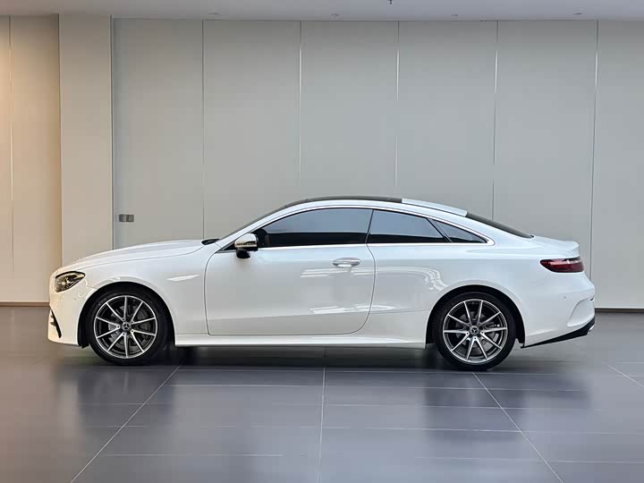 Mercedes-Benz E-Class, 2023 — фото 7 из 9