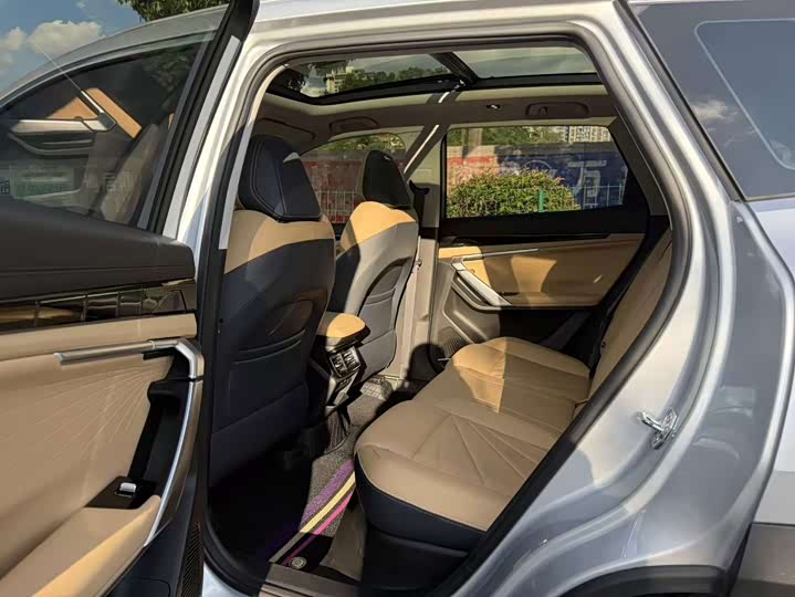 Geely Atlas L, 2023 — фото 9 из 9