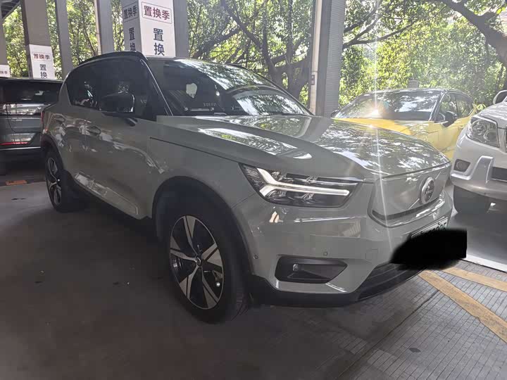 Volvo XC40 EV, 2022 — фото 3 из 9