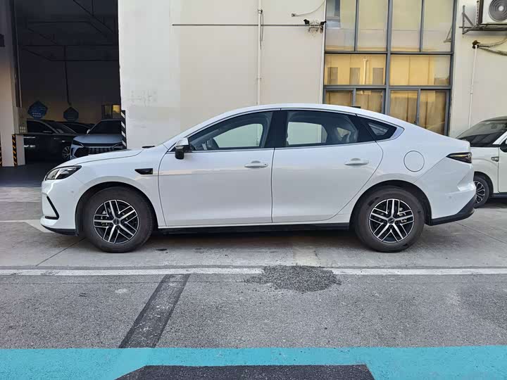 BYD Seal 05 DM-i Hybrid, 2024 — фото 3 из 9