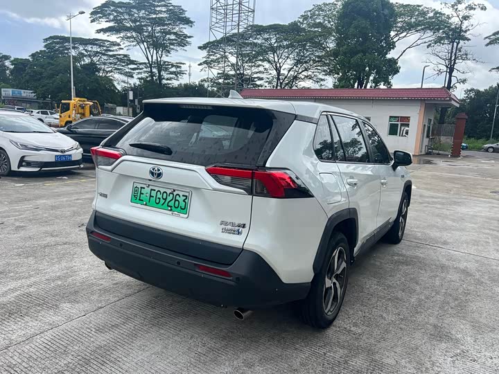 Toyota RAV4 Hybrid, 2022 — фото 9 из 9