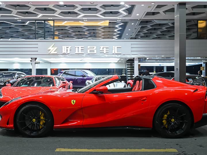 Ferrari 812, 2022 — фото 2 из 9