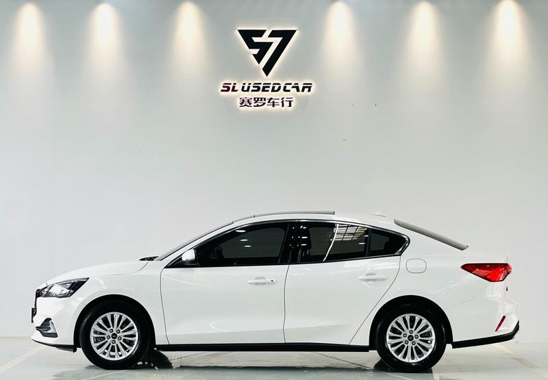 Ford Focus, 2022 — фото 4 из 12