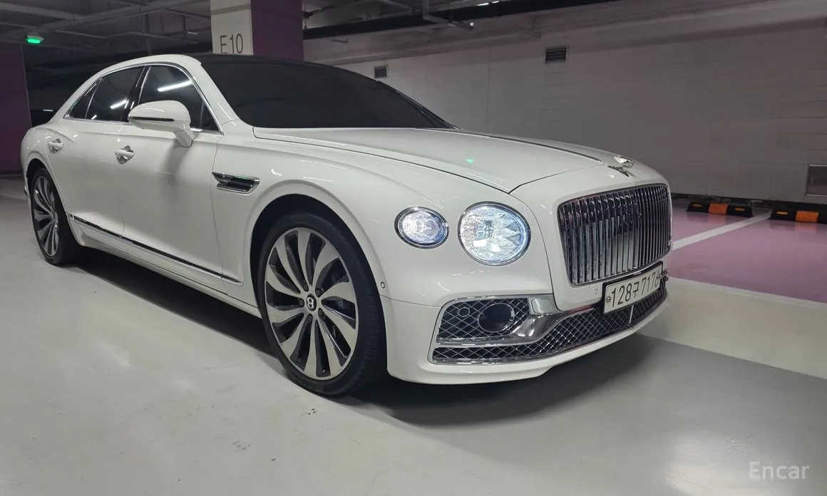 Bentley Flying Spur, 2022 — фото 3 из 12