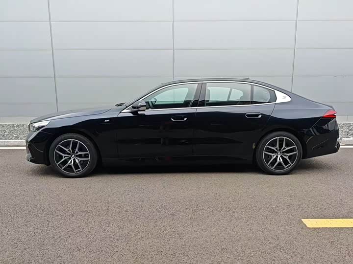 BMW i5, 2025 — фото 3 из 9