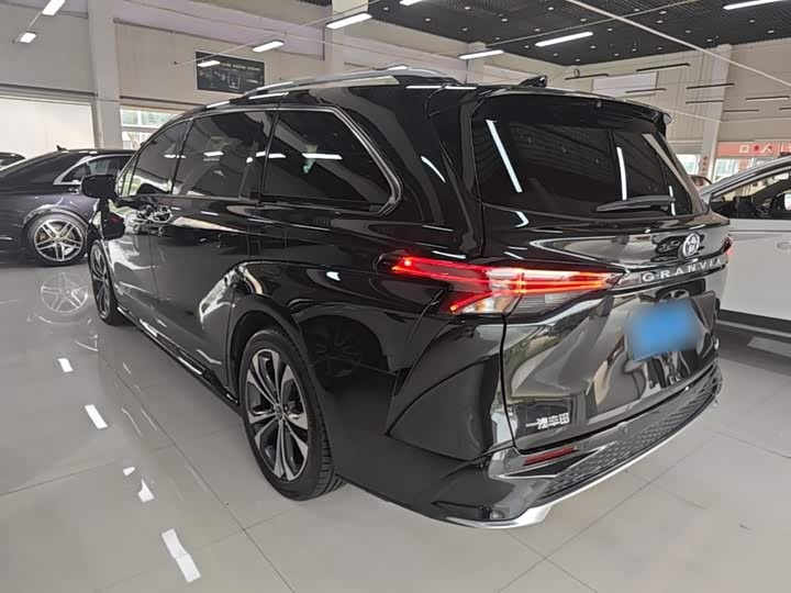 Toyota Granvia, 2022 — фото 5 из 9