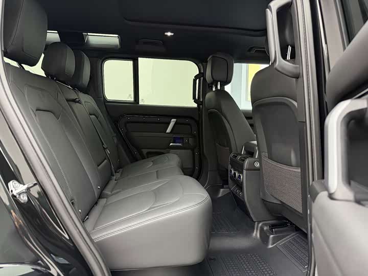 Land Rover Defender, 2022 — фото 8 из 9
