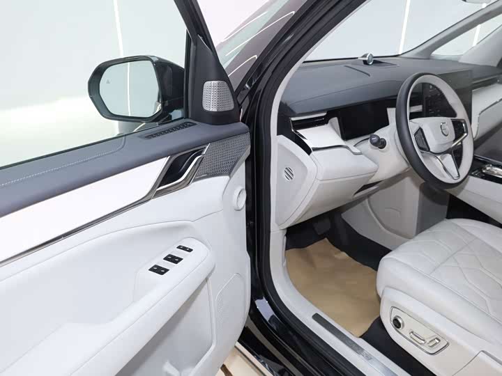 Volvo EM90, 2024 — фото 9 из 9