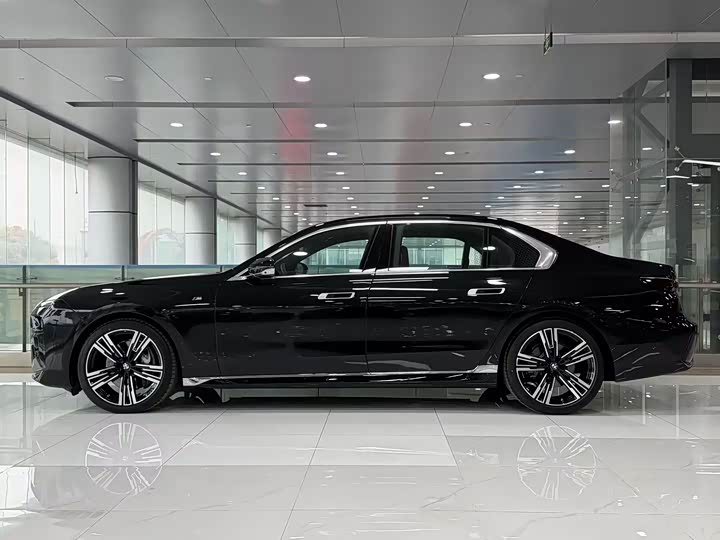 BMW 7 Series, 2024 — фото 3 из 9