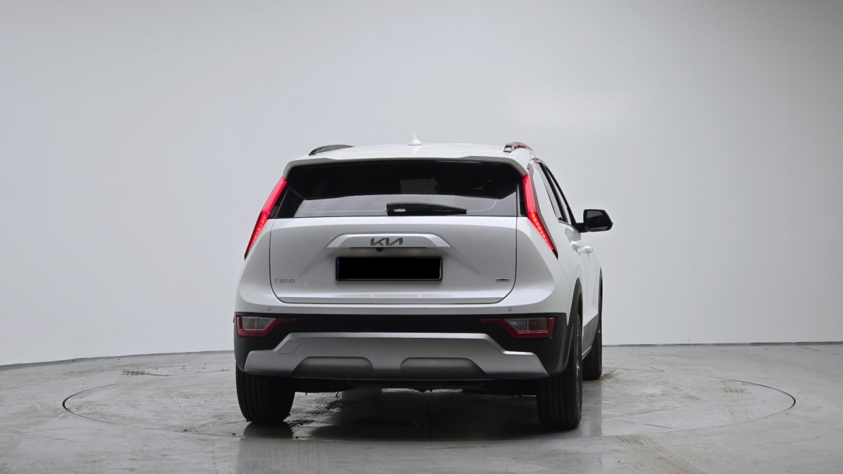 Kia Niro, 2023 — фото 4 из 12