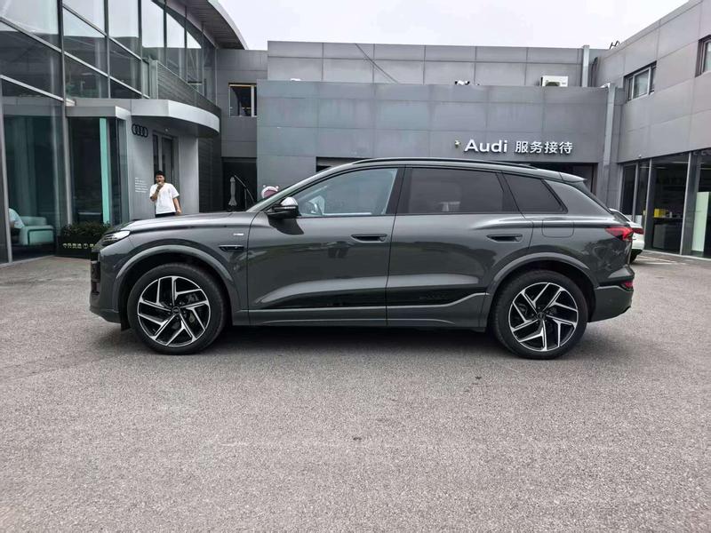 Audi Q6L e-tron, 2025 — фото 3 из 11