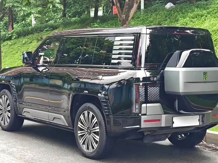 BYD Yangwang U8, 2023 — фото 3 из 9