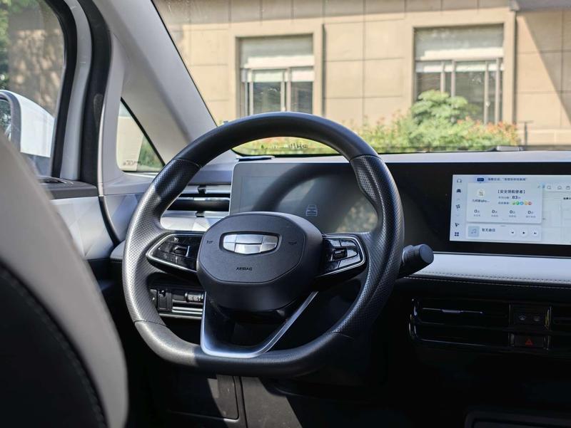Geely Geometry E Firefly, 2023 — фото 10 из 12