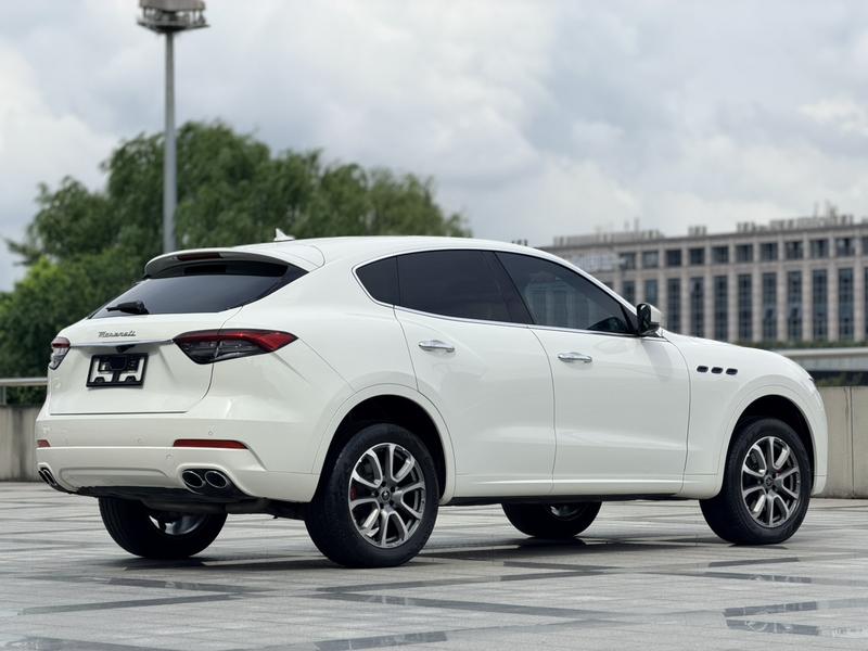 Maserati Levante, 2023 — фото 6 из 11