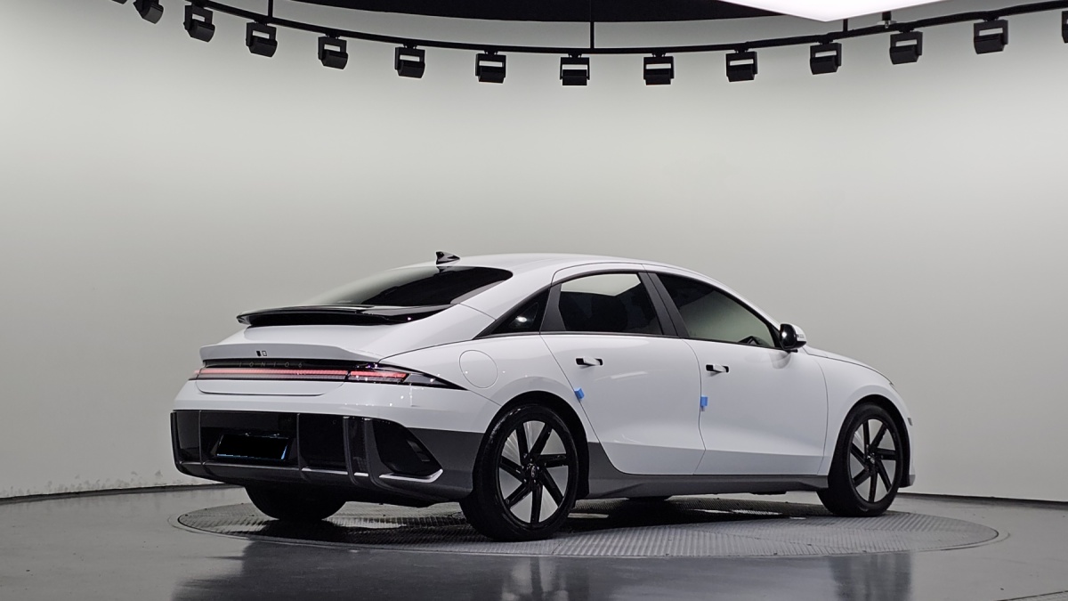 Hyundai Ioniq 6, 2022 — фото 2 из 12