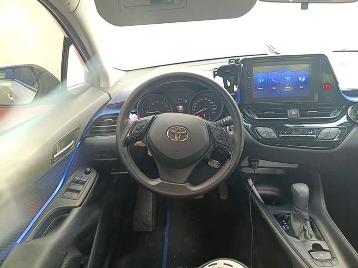 Toyota C-HR, 2021 — фото 6 из 9