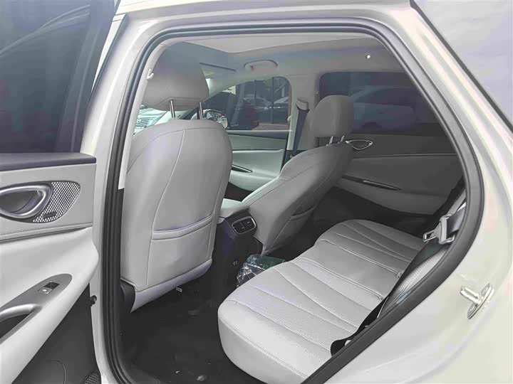 BYD Sea Lion 06 Hybrid/EV, 2026 — фото 8 из 9