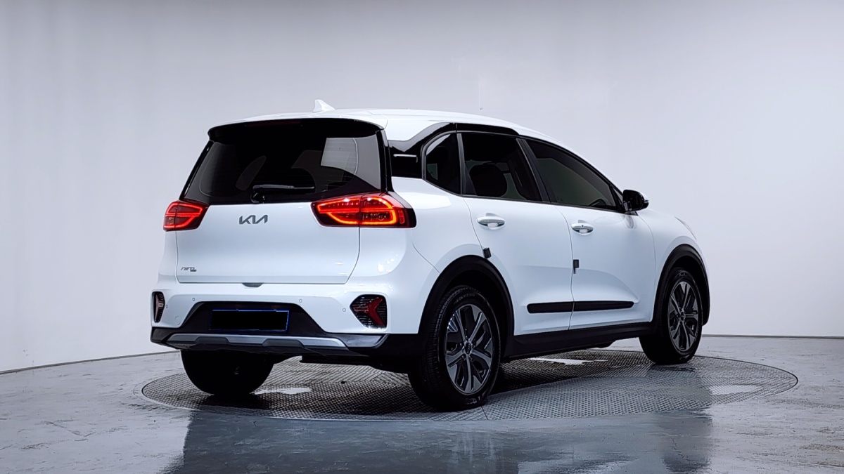 Kia Niro, 2023 — фото 2 из 12