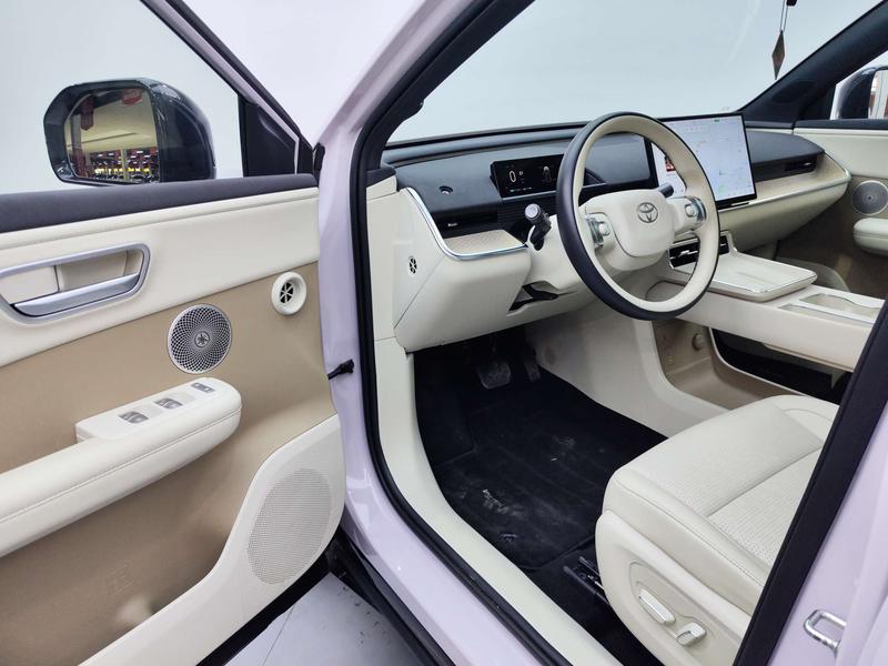 Toyota bZ3X, 2024 — фото 11 из 12