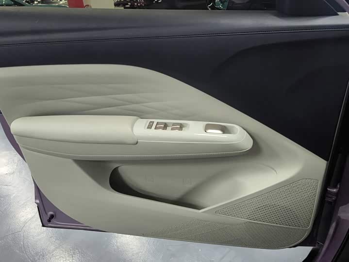 BAIC Arcfox T1, 2025 — фото 7 из 9