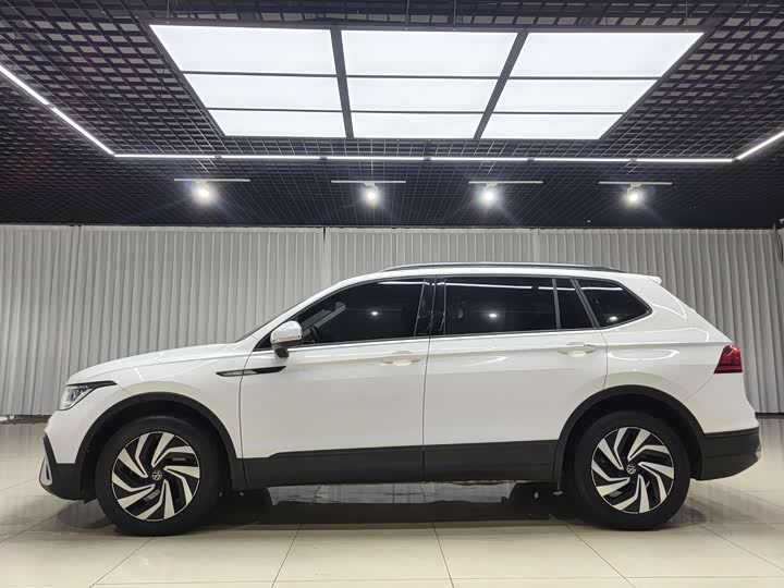 Volkswagen Tiguan L Pro, 2022 — фото 7 из 9