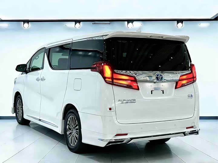 Toyota Alphard, 2022 — фото 6 из 9